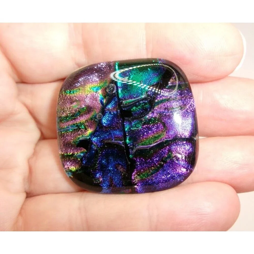 Unbranded dichroic glass